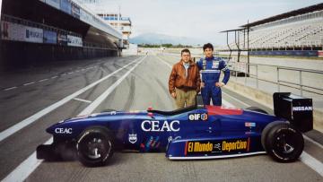 Josep Maria Vidal junto a David Bosch y el Coloni-Nissan del equipo Promodriver. Circuit de Barcelona-Catalunya 1998